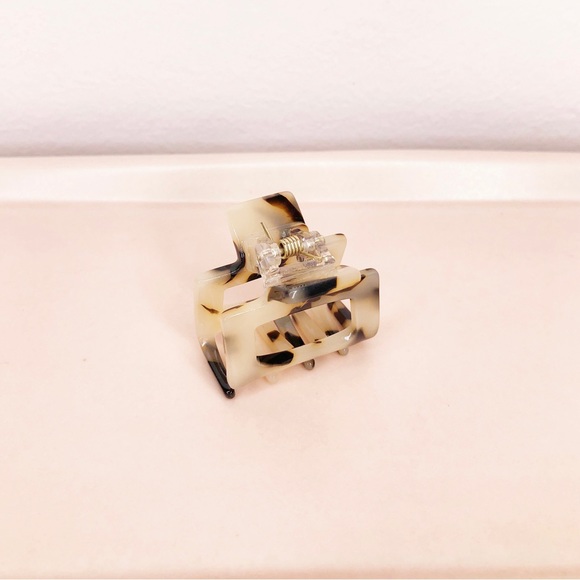 PARK AND BUZZ Jumbo 5” Eco Acetate Hair Claw Clip - Chic Beige Shell - Picture 4 of 6